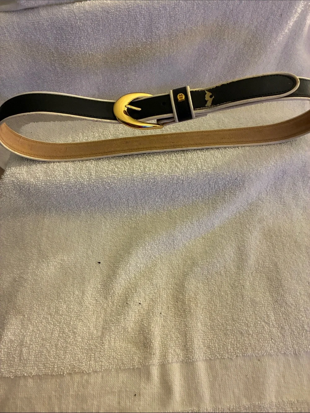 Etienne Aigner Vintage Classic Black Leather Belt w/Gold Buckle -fits waist32-34
